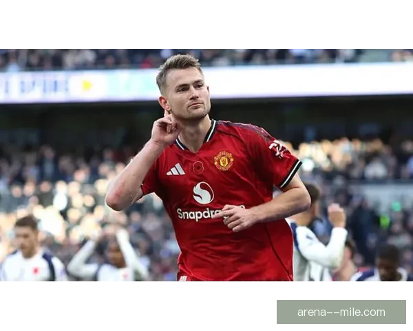 德里赫特加盟曼联引发热议 曼联防线迎来新希望